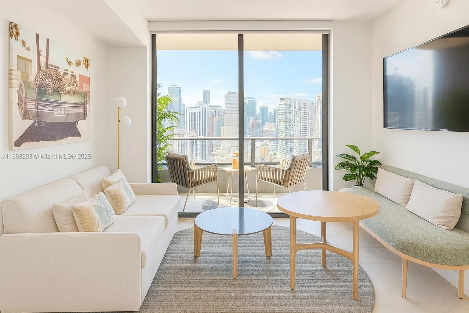 1 bedroom 1 bath for sale at 601 NE 1 # 3214, Miami FL 33132
