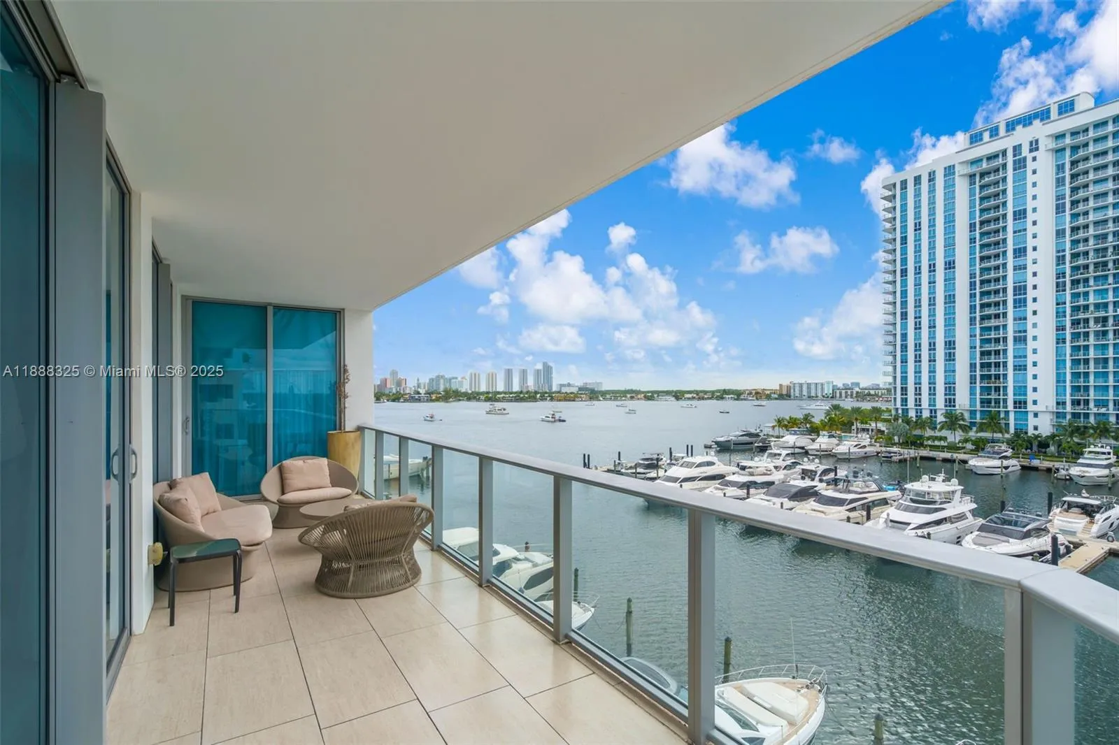 4 bedroom 4 bath for sale at 17301 BISCAYNE BLVD, North Miami Beach FL 33160