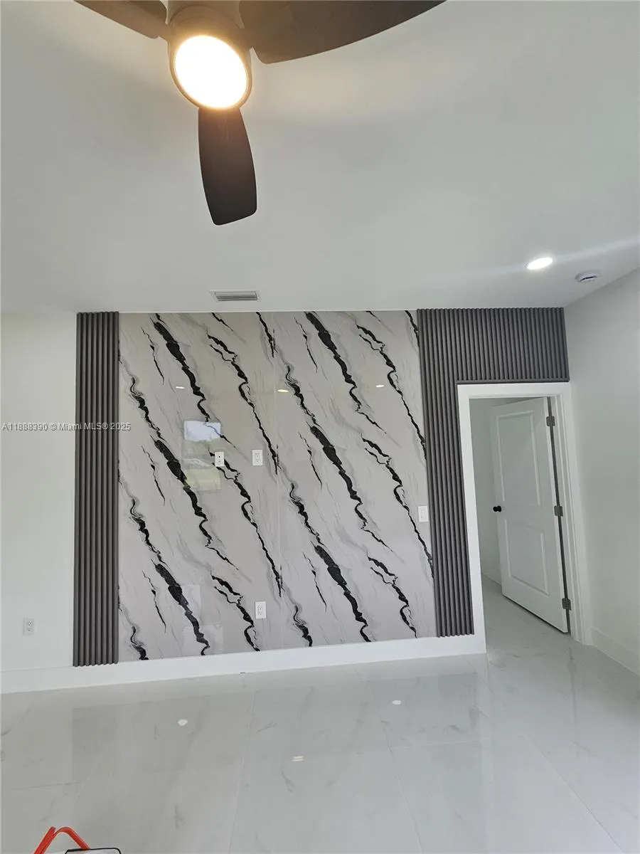 537 HAWTHRONE AVE S, Lehigh Acres FL 33974