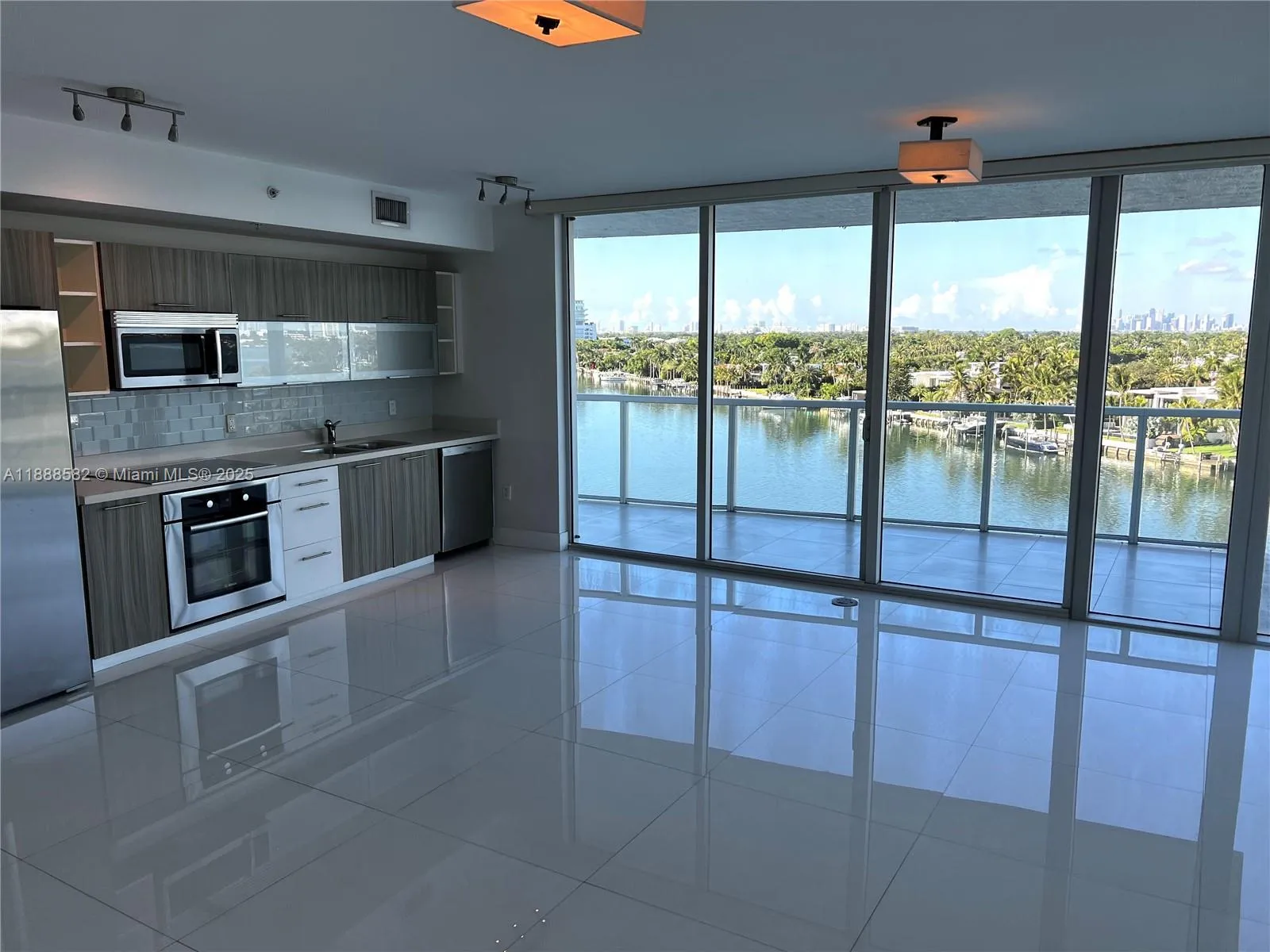 3 bedroom 2 bath for sale at 6700 Indian Creek Dr # 807, Miami Beach FL 33141