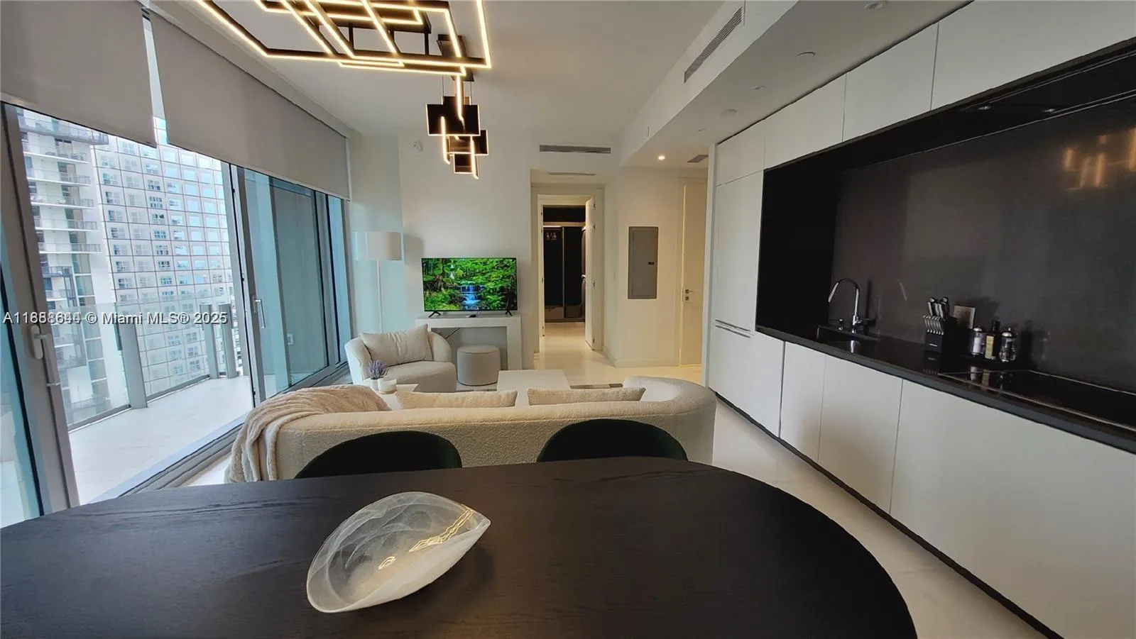 1 bedroom 1 bath for sale at 300 Biscayne blvd way # 2908, Miami FL 33131