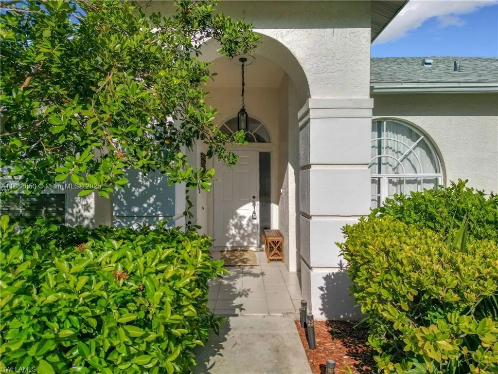 4991 Brixton Ct, Naples FL 34104