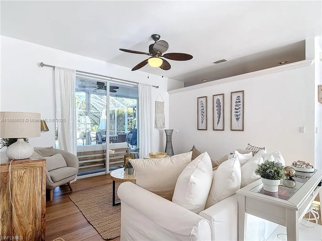 4991 Brixton Ct, Naples FL 34104
