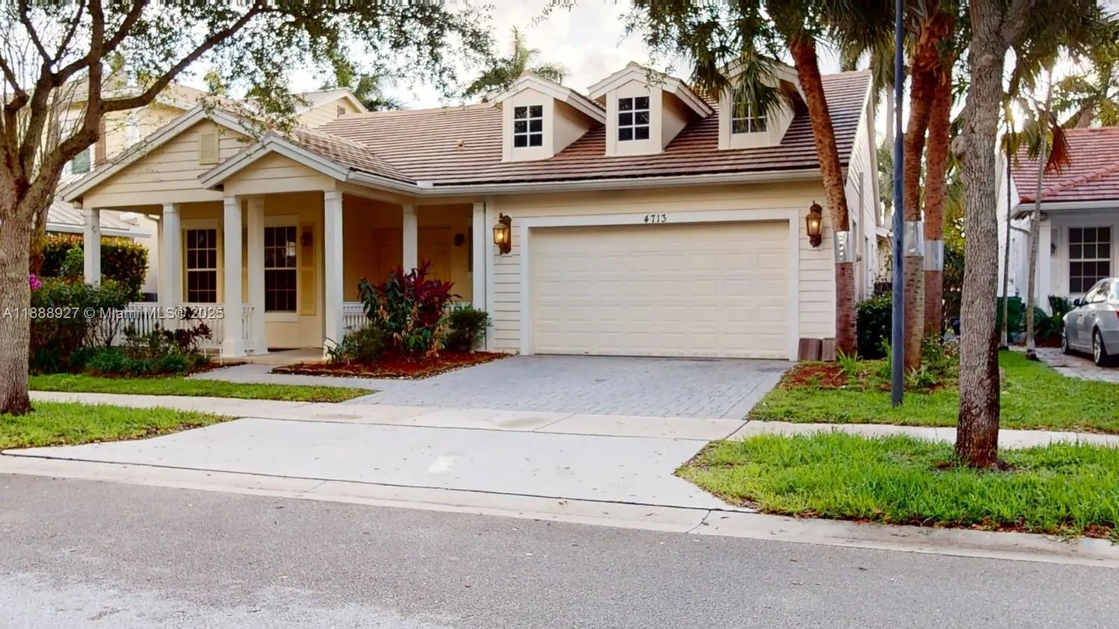 4713 Village Way, Davie FL 33314