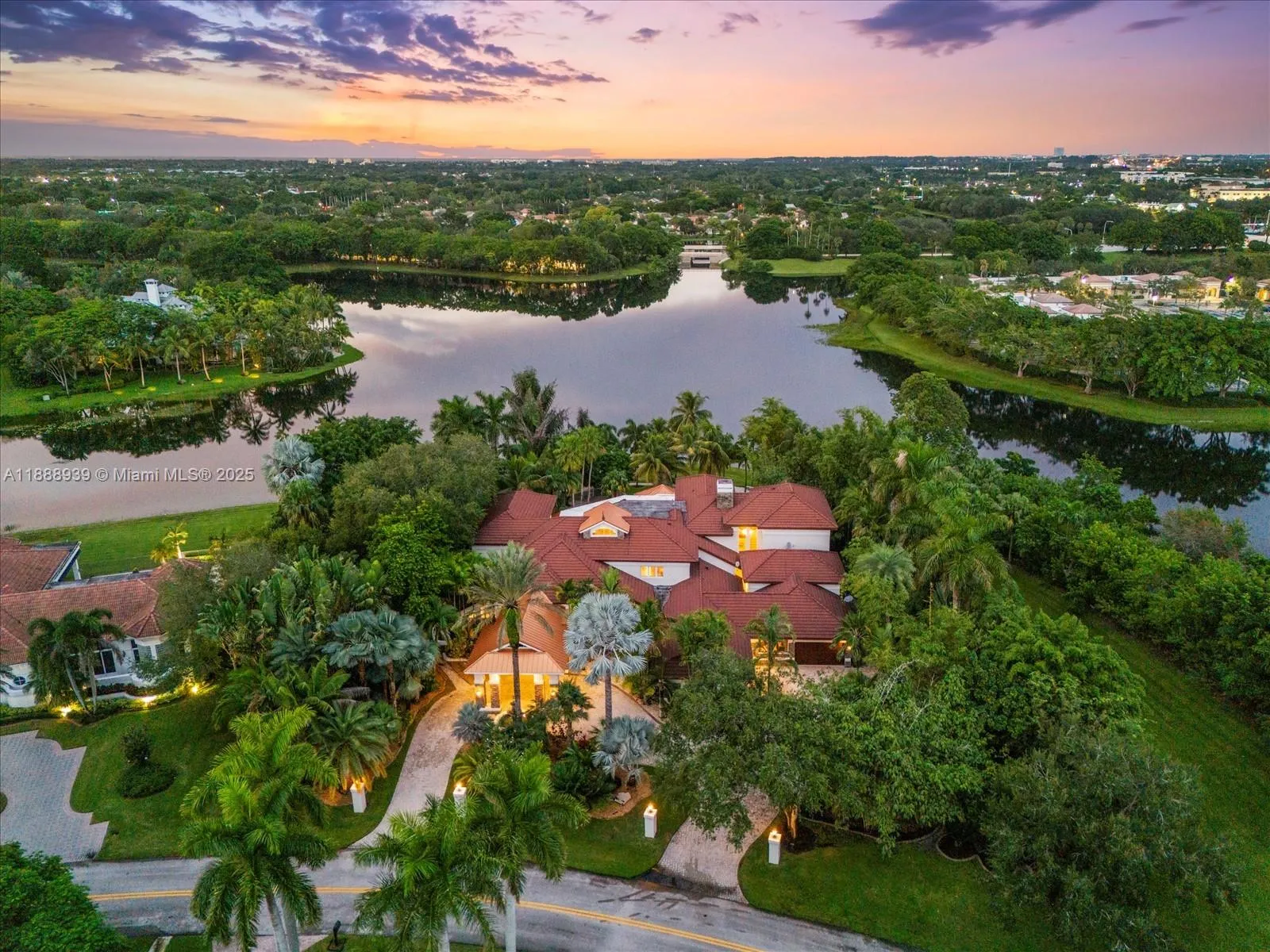 2941 Paddock Ln, Weston FL 33331