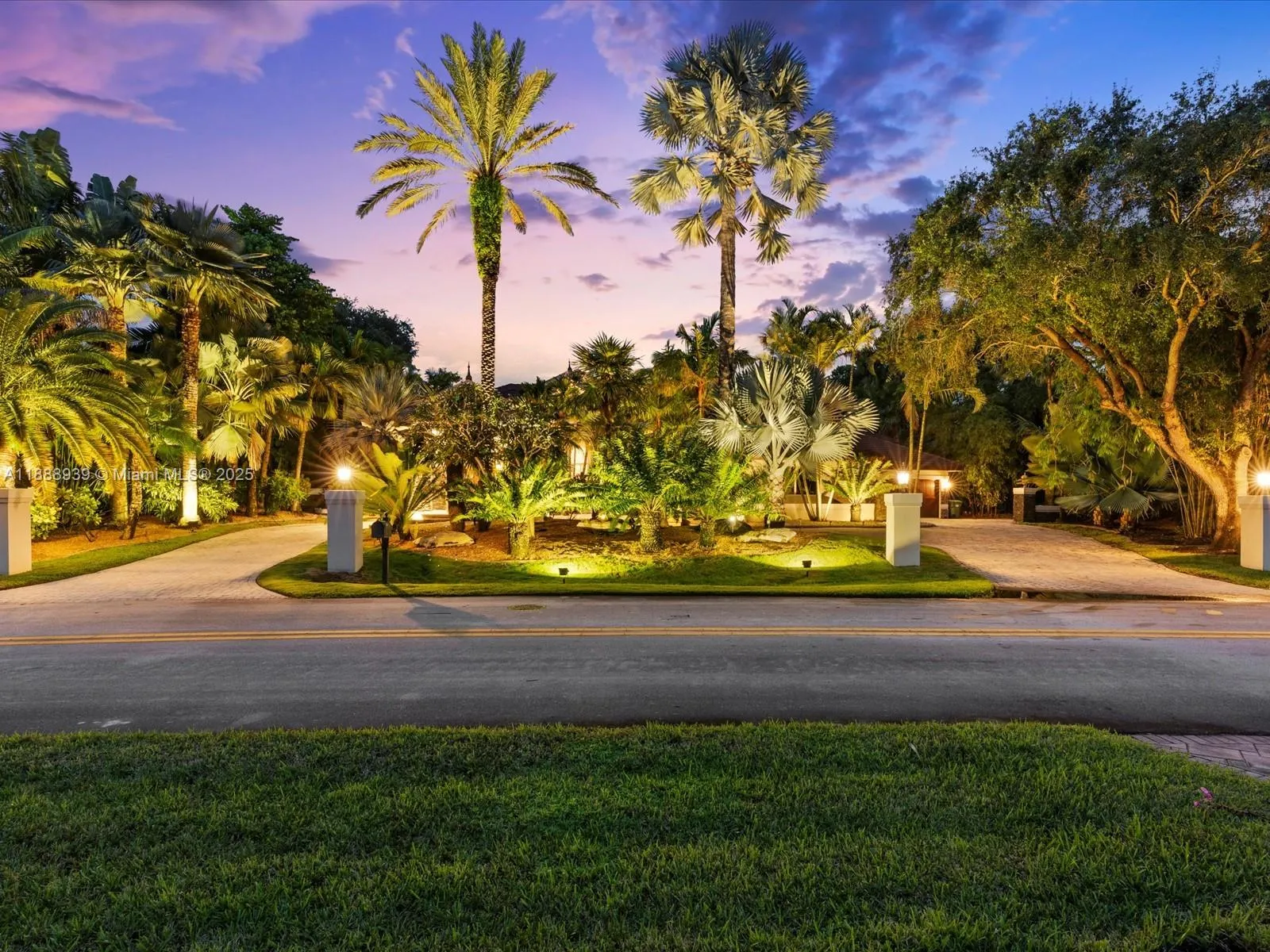 2941 Paddock Ln, Weston FL 33331