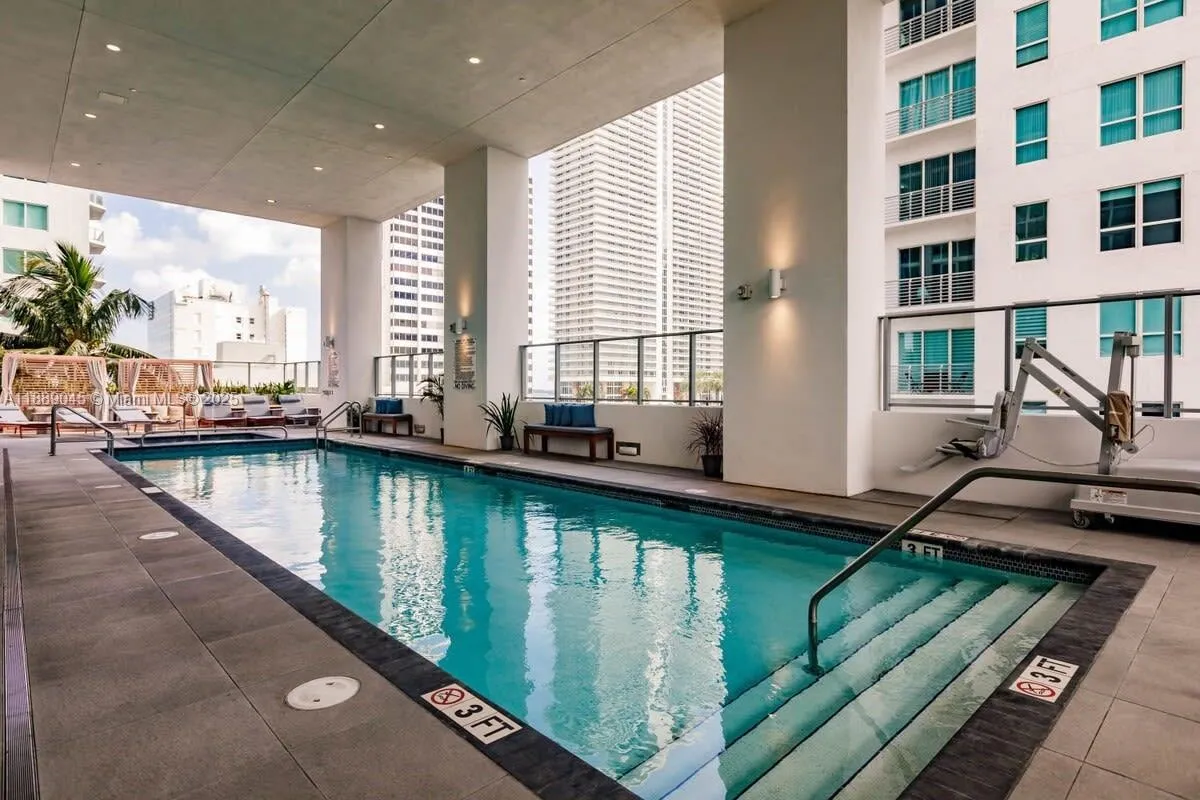 1 bedroom 1 bath for sale at 227 NE 2nd St # 3001, Miami FL 33132