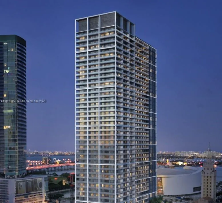 1 bedroom 1 bath for sale at 159 NE 6th St # 5013, Miami FL 33132