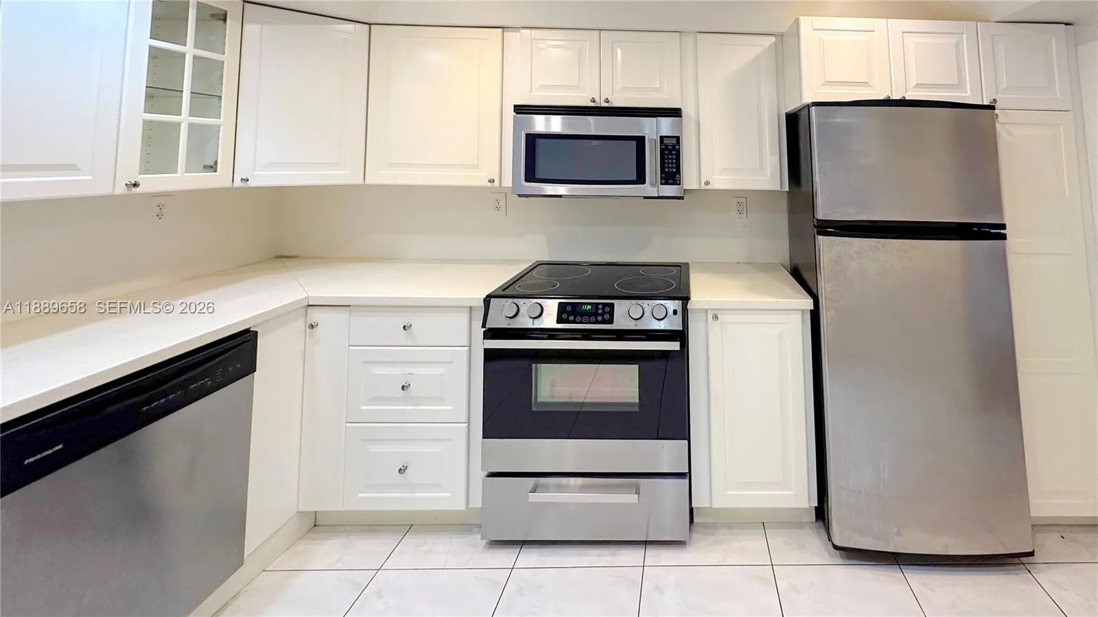 800 Parkview Dr # 323, Hallandale Beach FL 33009