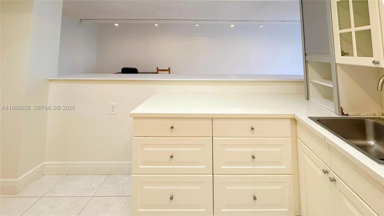 800 Parkview Dr # 323, Hallandale Beach FL 33009