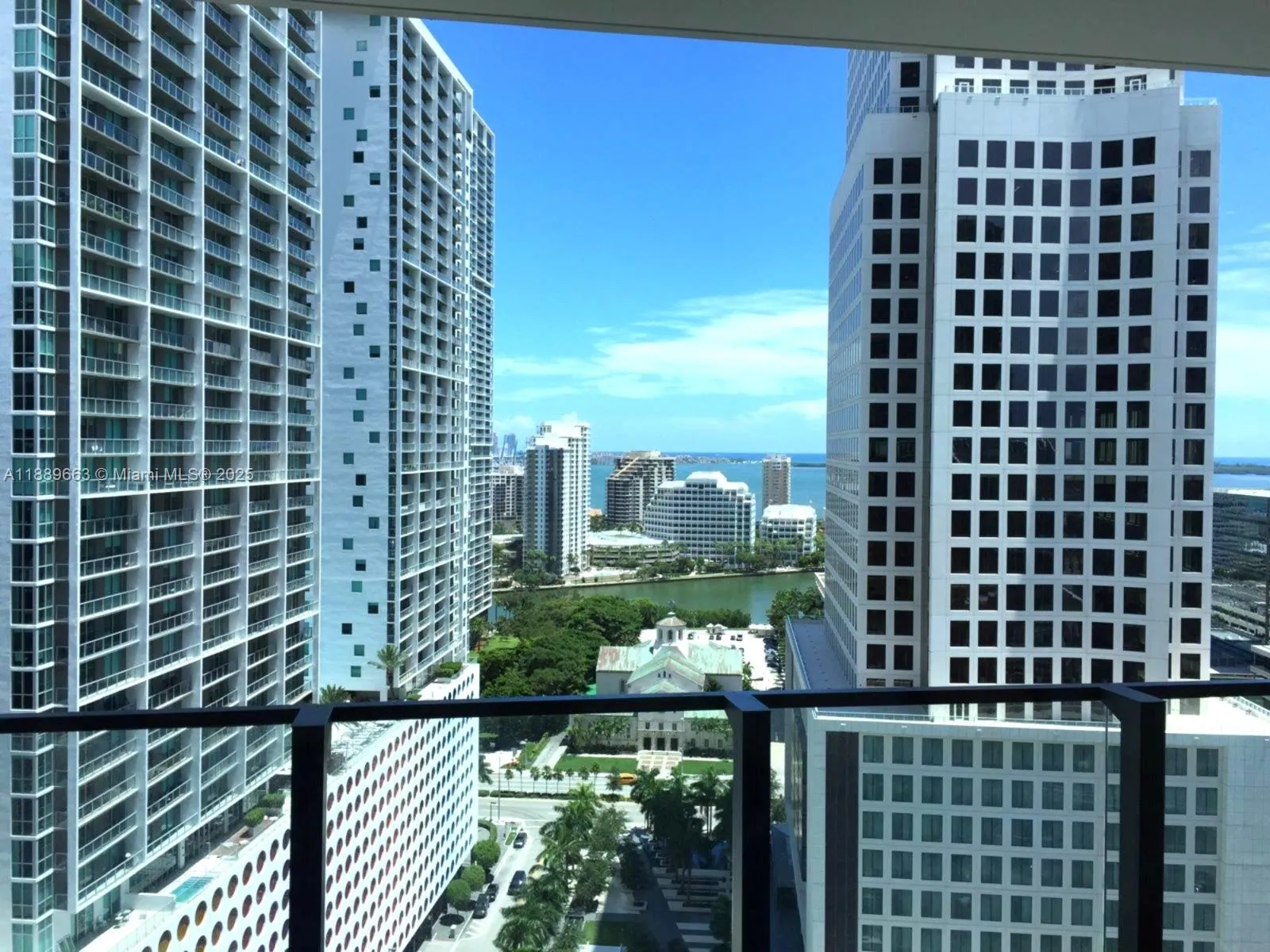 2 bedroom 2 bath for sale at 68 SE 6th St # 1809, Miami FL 33131