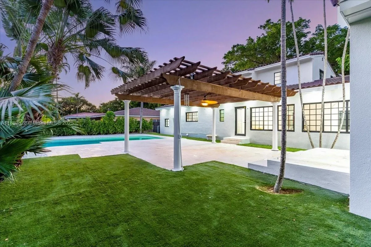 1426 Robbia Ave, Coral Gables FL 33146