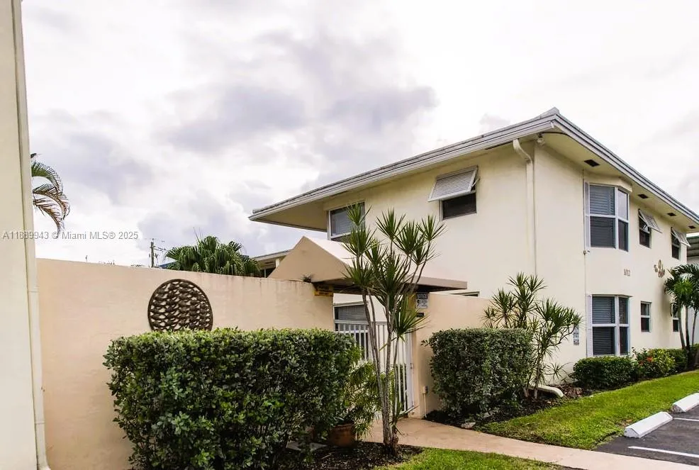 1 bedroom 1 bath for sale at 1012 SE 15th St # 3, Fort Lauderdale FL 33316