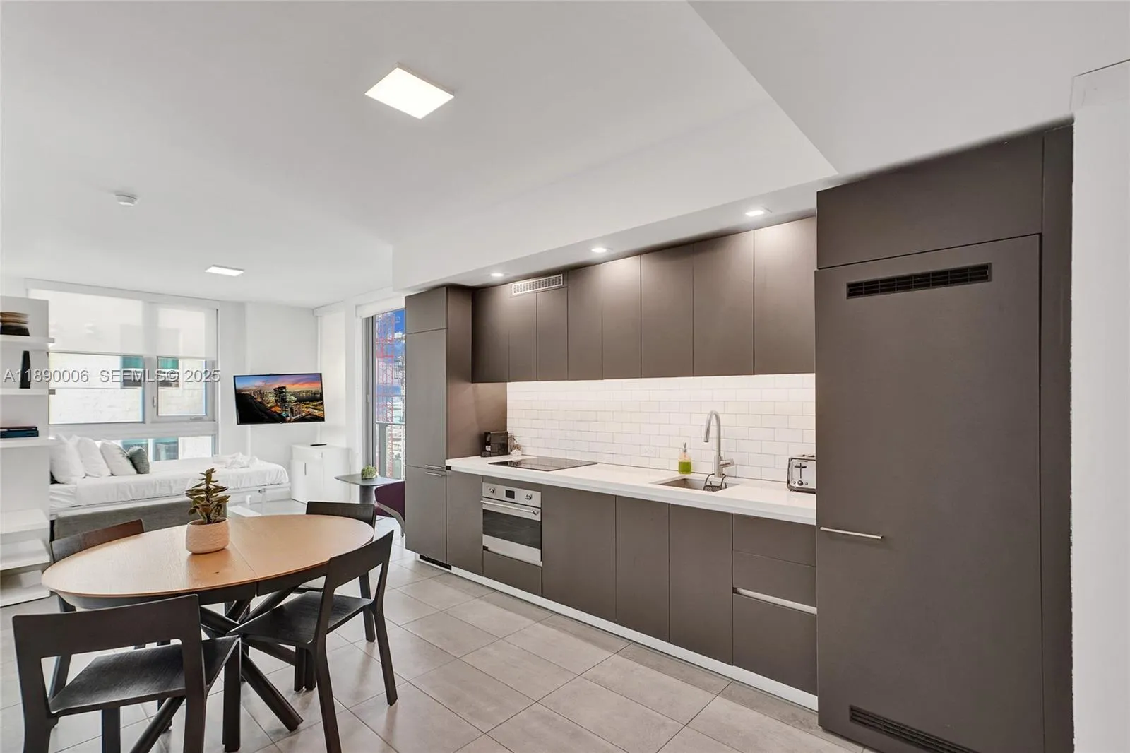 1 bedroom 1 bath for sale at 227 NE 2nd St # 1709, Miami FL 33132