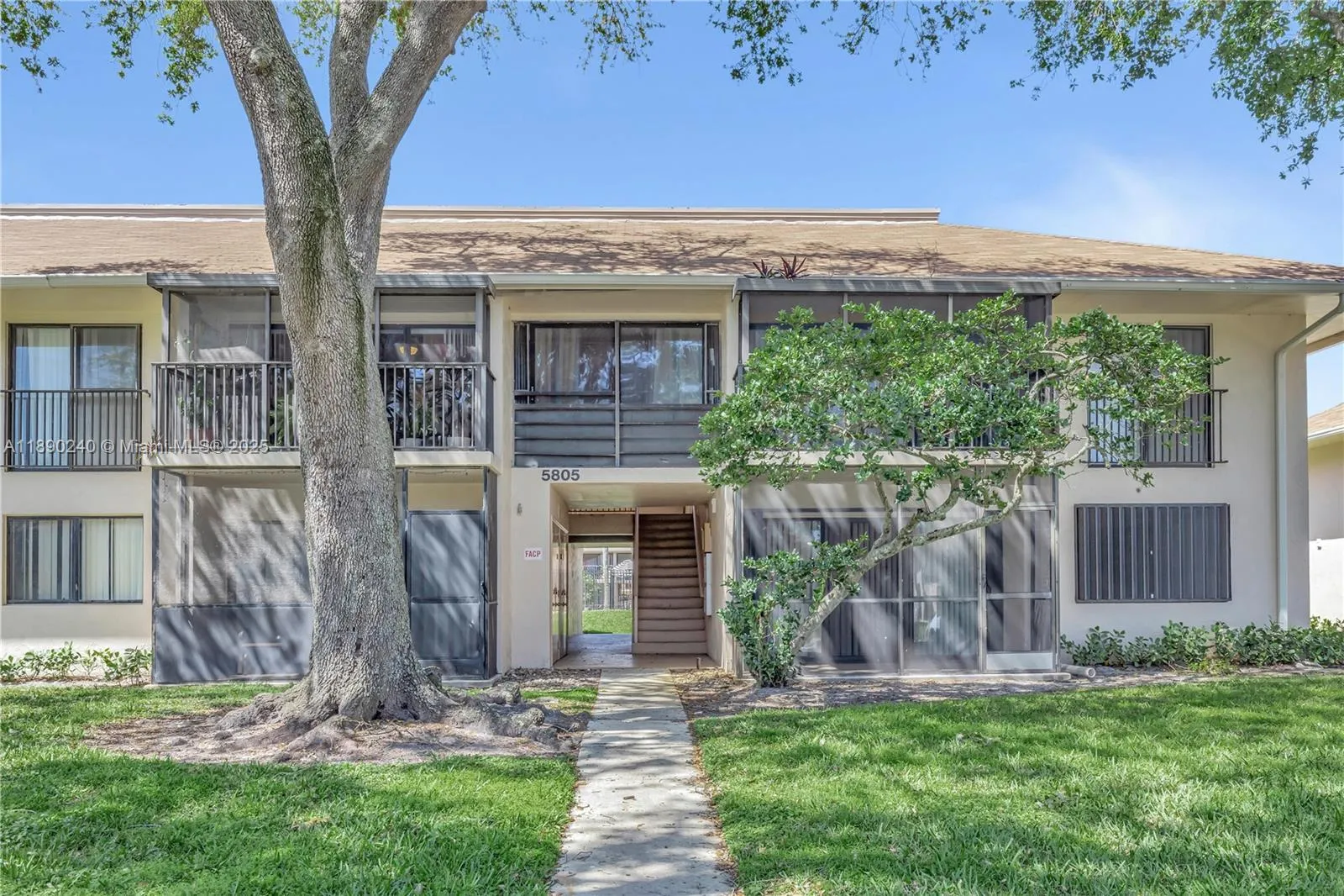 2 bedroom 2 bath for sale at 5805 Washington St # 17, Hollywood FL 33023