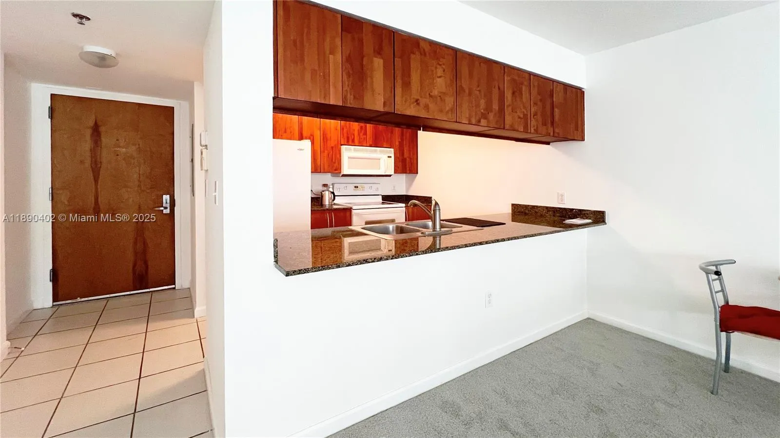 1 bedroom 1 bath for sale at 1200 Brickell Bay Dr # 2814, Miami FL 33131