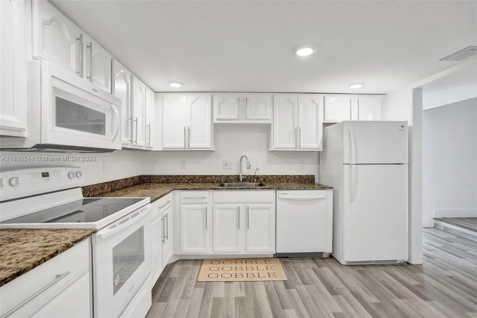 3 bedroom 2 bath for sale at 4026 Inverrary Dr # 8A, Lauderhill FL 33319