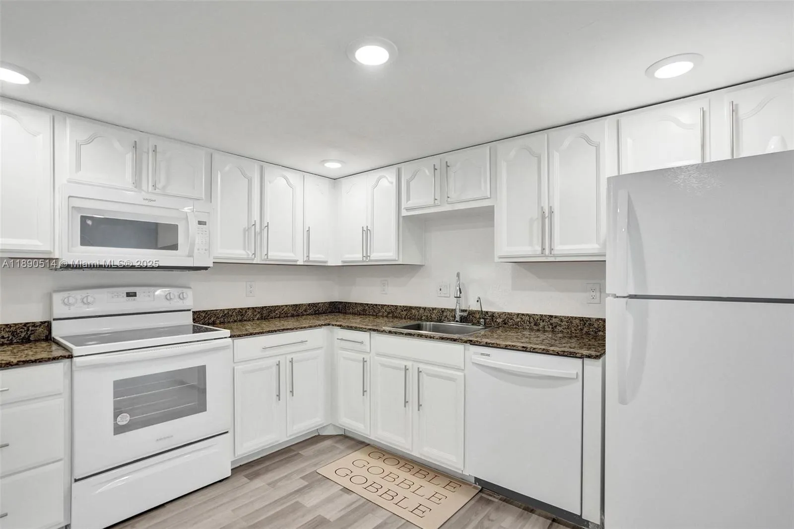 4026 Inverrary Dr # 8A, Lauderhill FL 33319