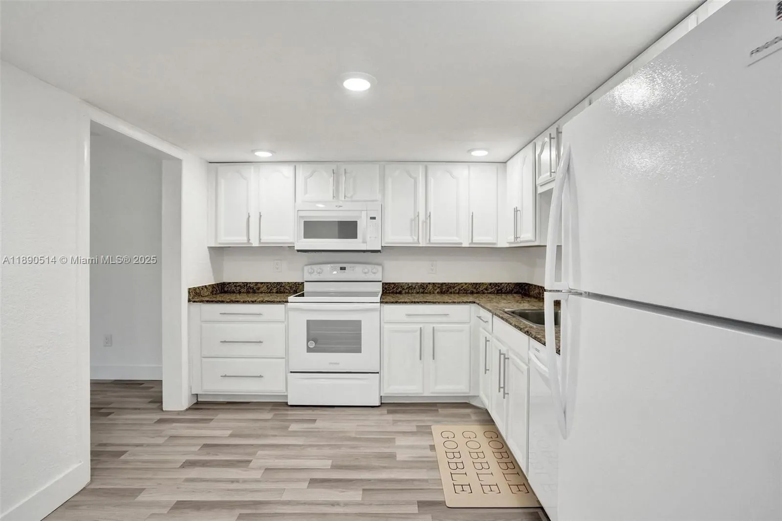 4026 Inverrary Dr # 8A, Lauderhill FL 33319