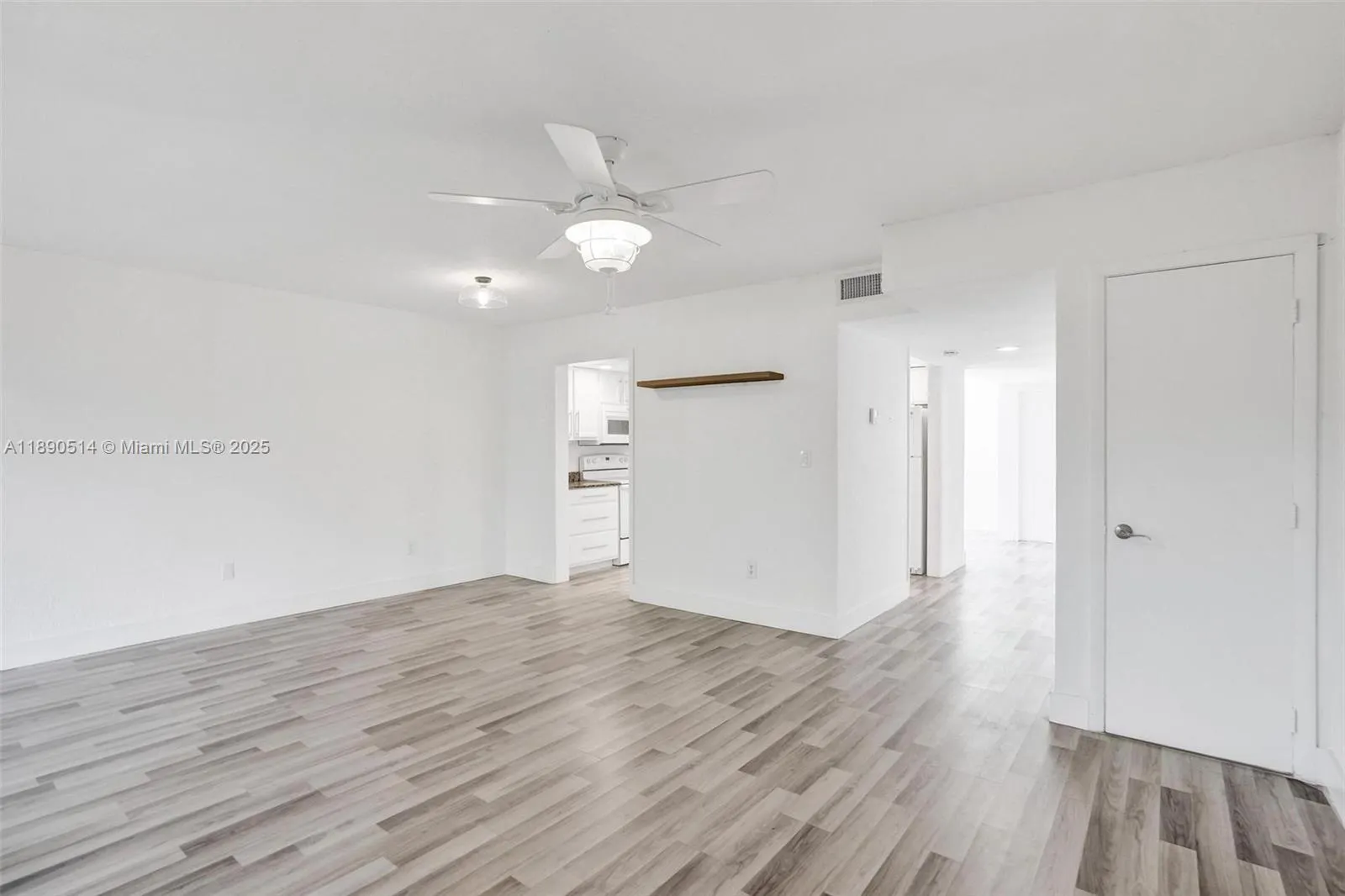4026 Inverrary Dr # 8A, Lauderhill FL 33319