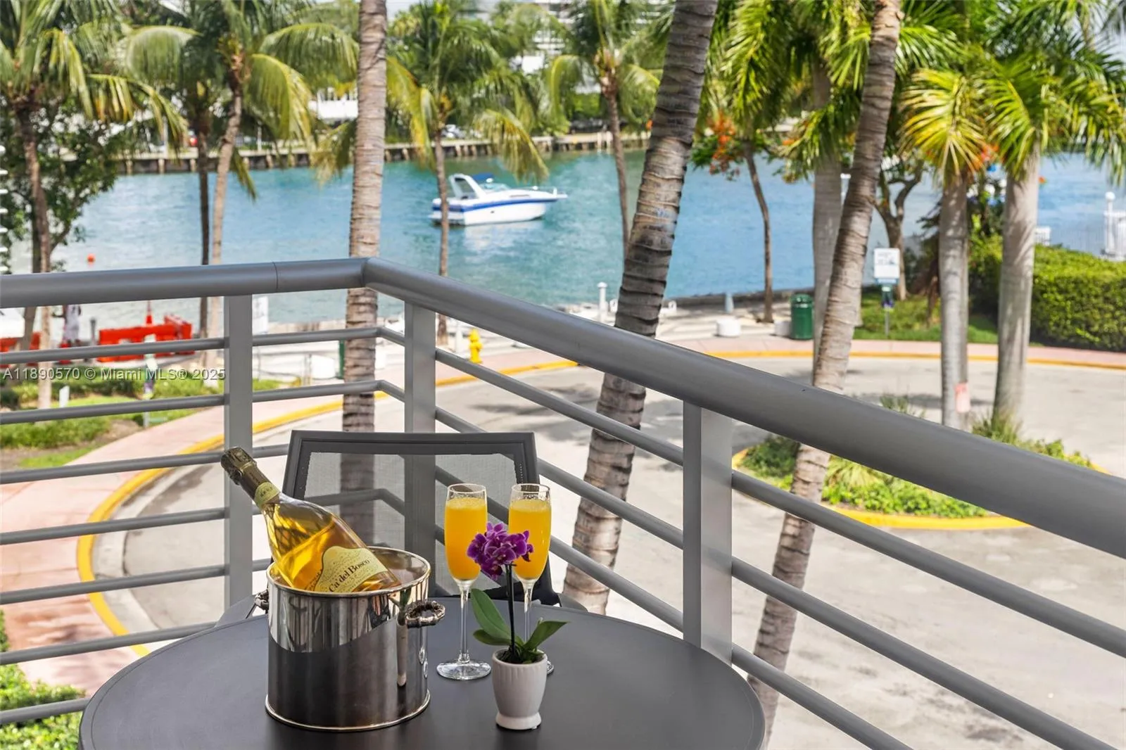 1 bedroom 1 bath for sale at 1450 Lincoln Rd # 304, Miami Beach FL 33139