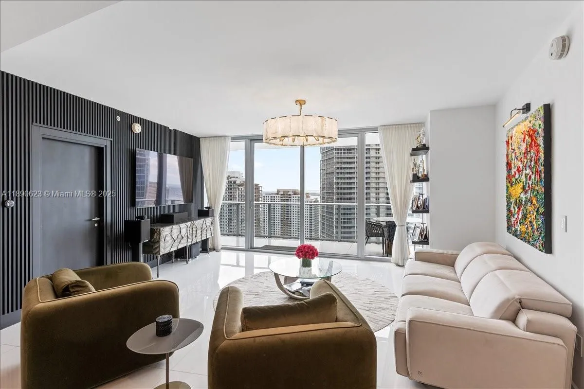 2 bedroom 2 bath for sale at 200 Biscayne Boulevard Way # 3608, Miami FL 33131