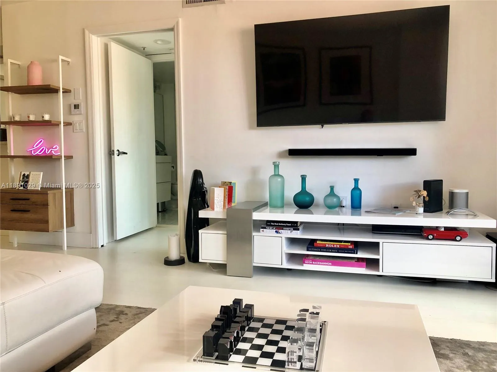 1 bedroom 1 bath for sale at 90 Alton Rd # 307, Miami Beach FL 33139