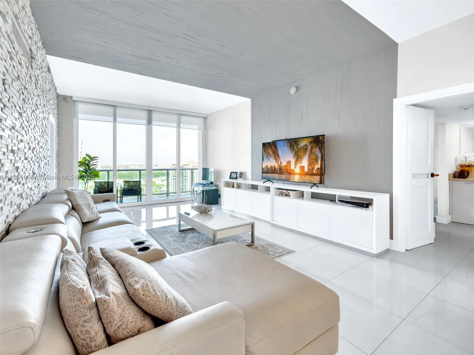 100 Bayview Dr, Sunny Isles Beach FL 33160