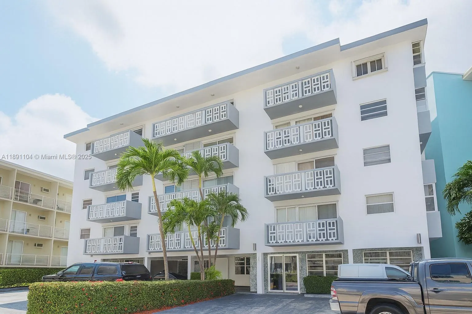 1 bedroom 1 bath for sale at 1662 Lincoln Ct # 402, Miami Beach FL 33139