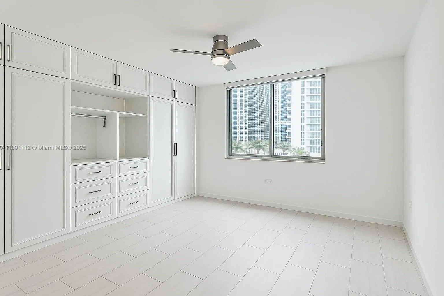 1 bedroom 1 bath for sale at 801 Brickell Key Blvd # 908, Miami FL 33131