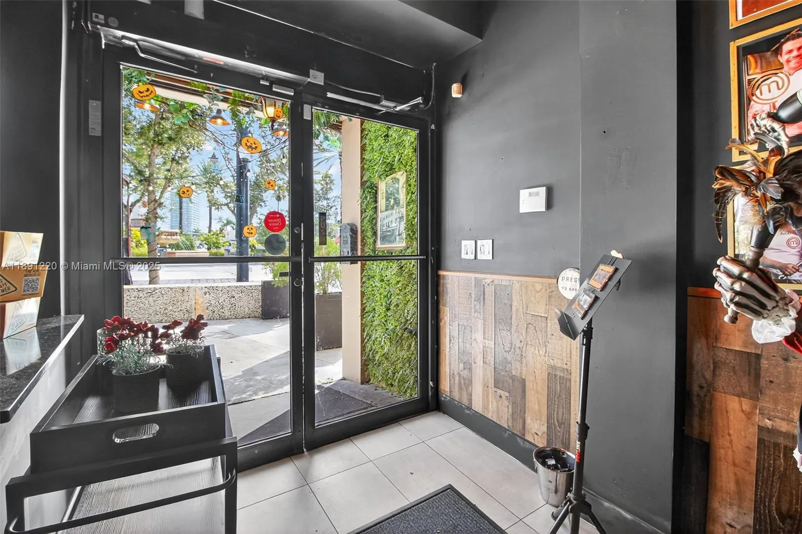 Turnkey Restaurant For Sale in Miami Beach, Miami Beach FL 33141