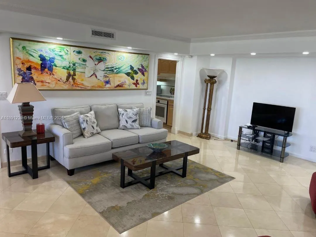 5005 Collins Ave # 411, Miami Beach FL 33140