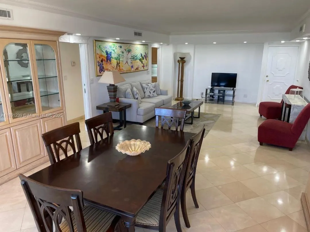 5005 Collins Ave # 411, Miami Beach FL 33140
