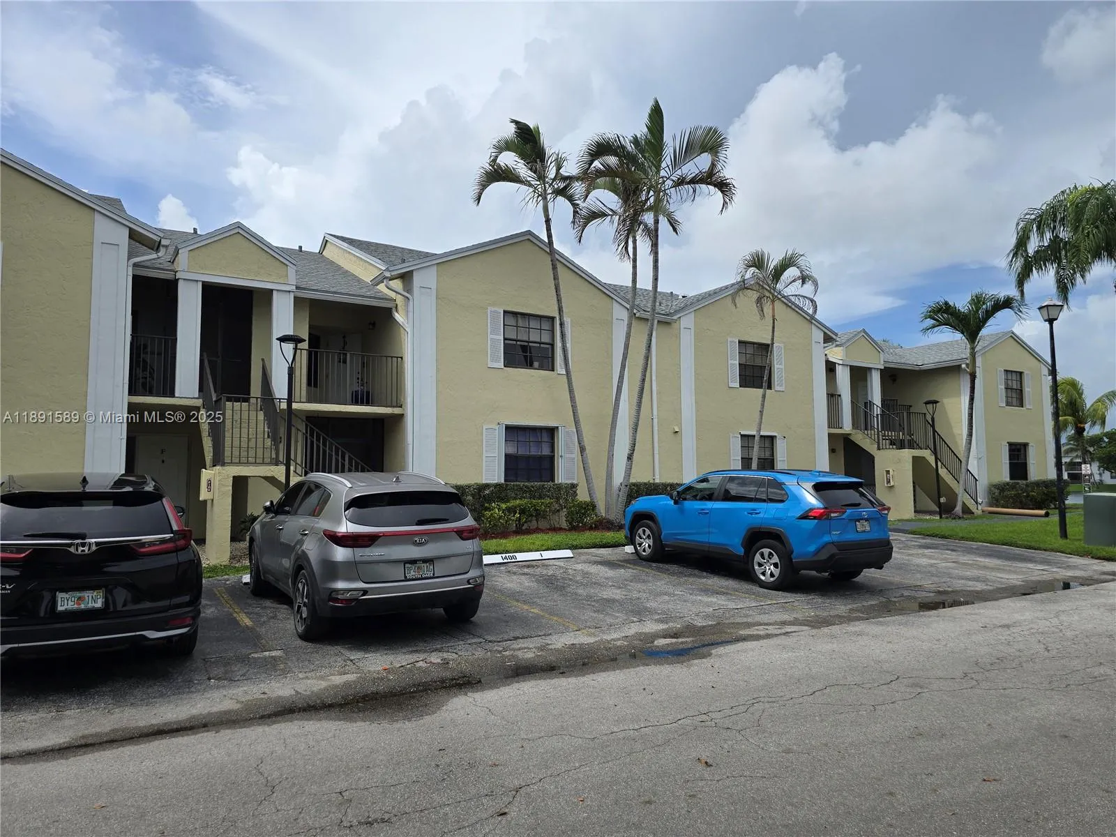 2 bedroom 2 bath for sale at 1400 Jefferson Dr # 1400F, Homestead FL 33034