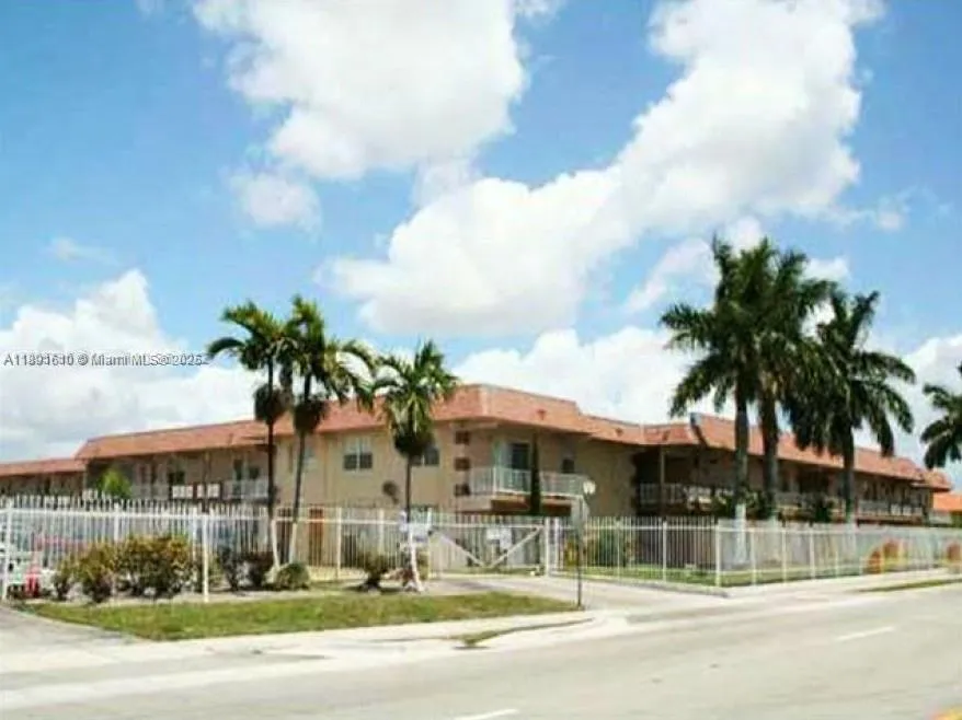 1 bath for sale at 271 NW 177th St # 207, Miami Gardens FL 33169
