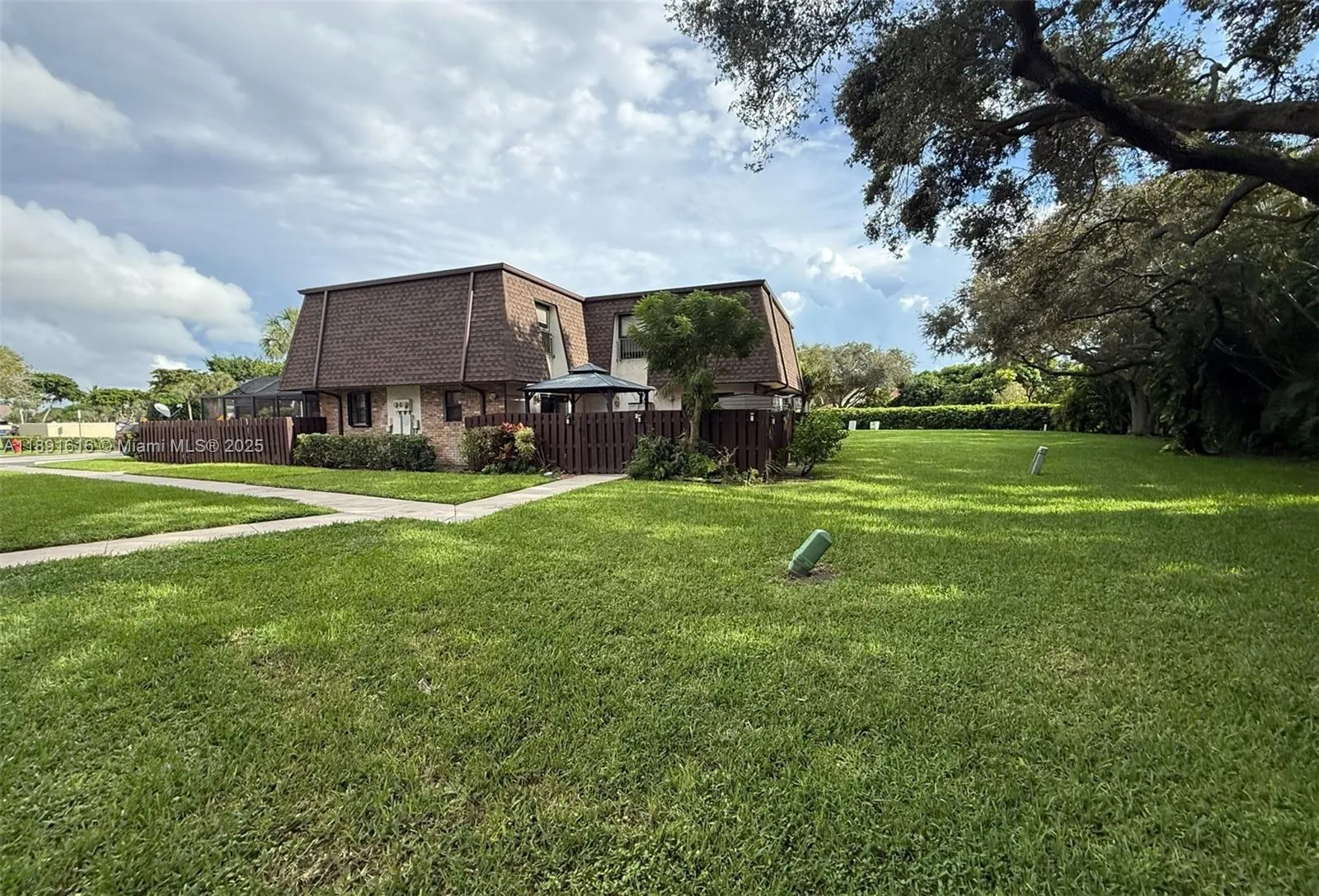 2542 NW 99th Ave, Coral Springs FL 33065