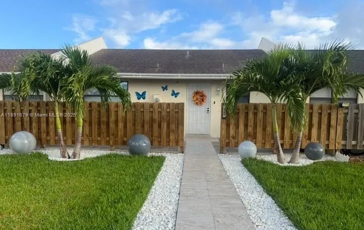 2 bedroom 2 bath for sale at 1327 Towhee St, Homestead FL 33035