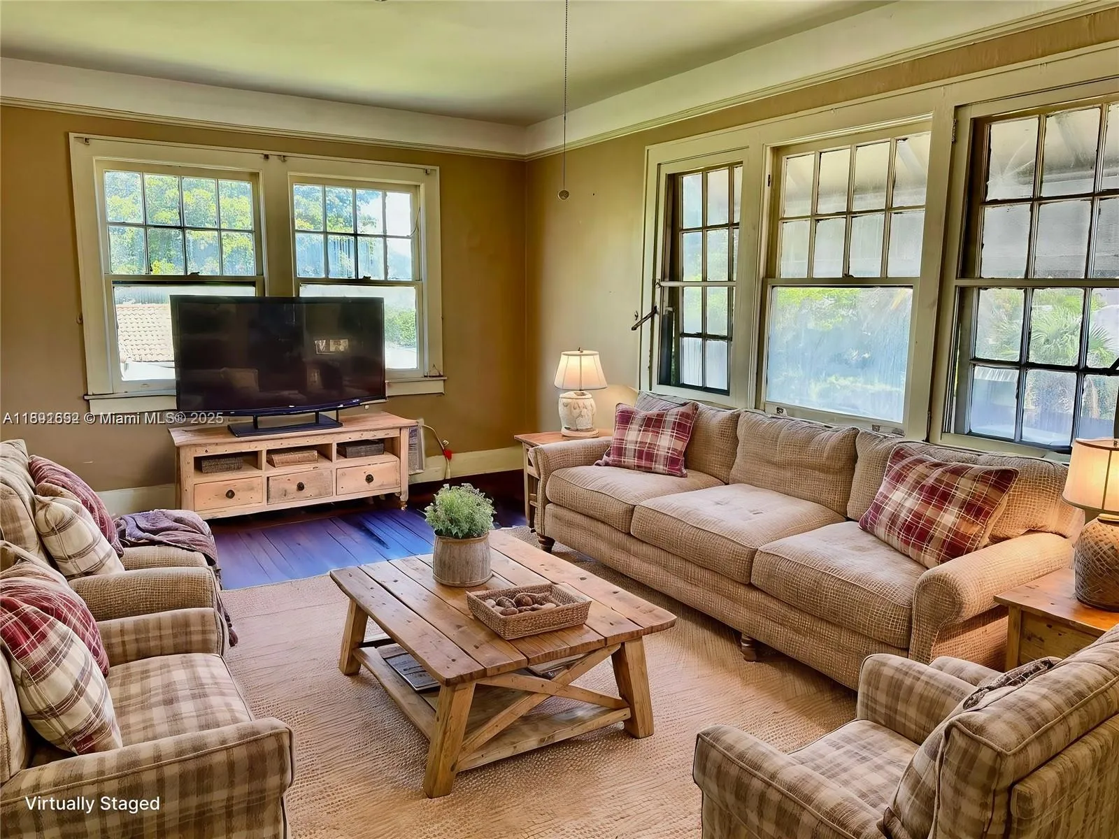 1 bedroom 1 bath for rent at 1800 Fillmore St # D, Hollywood FL 33020