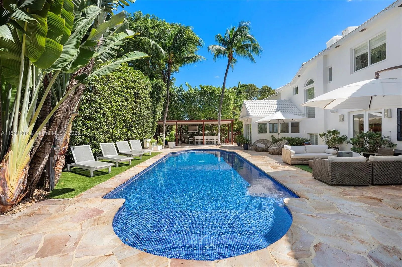 2701 N Bay Rd, Miami Beach FL 33140