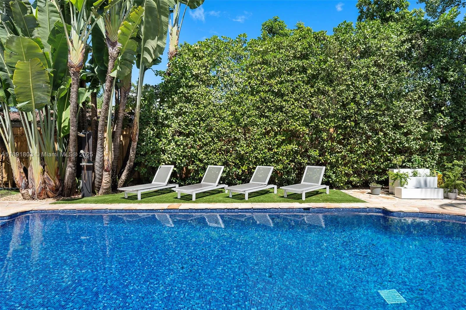 2701 N Bay Rd, Miami Beach FL 33140