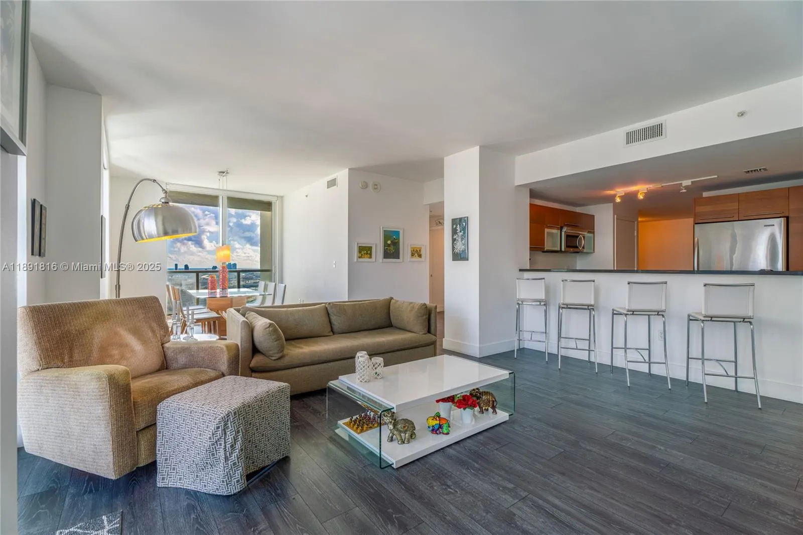 253 NE 2nd St # 3203, Miami FL 33132