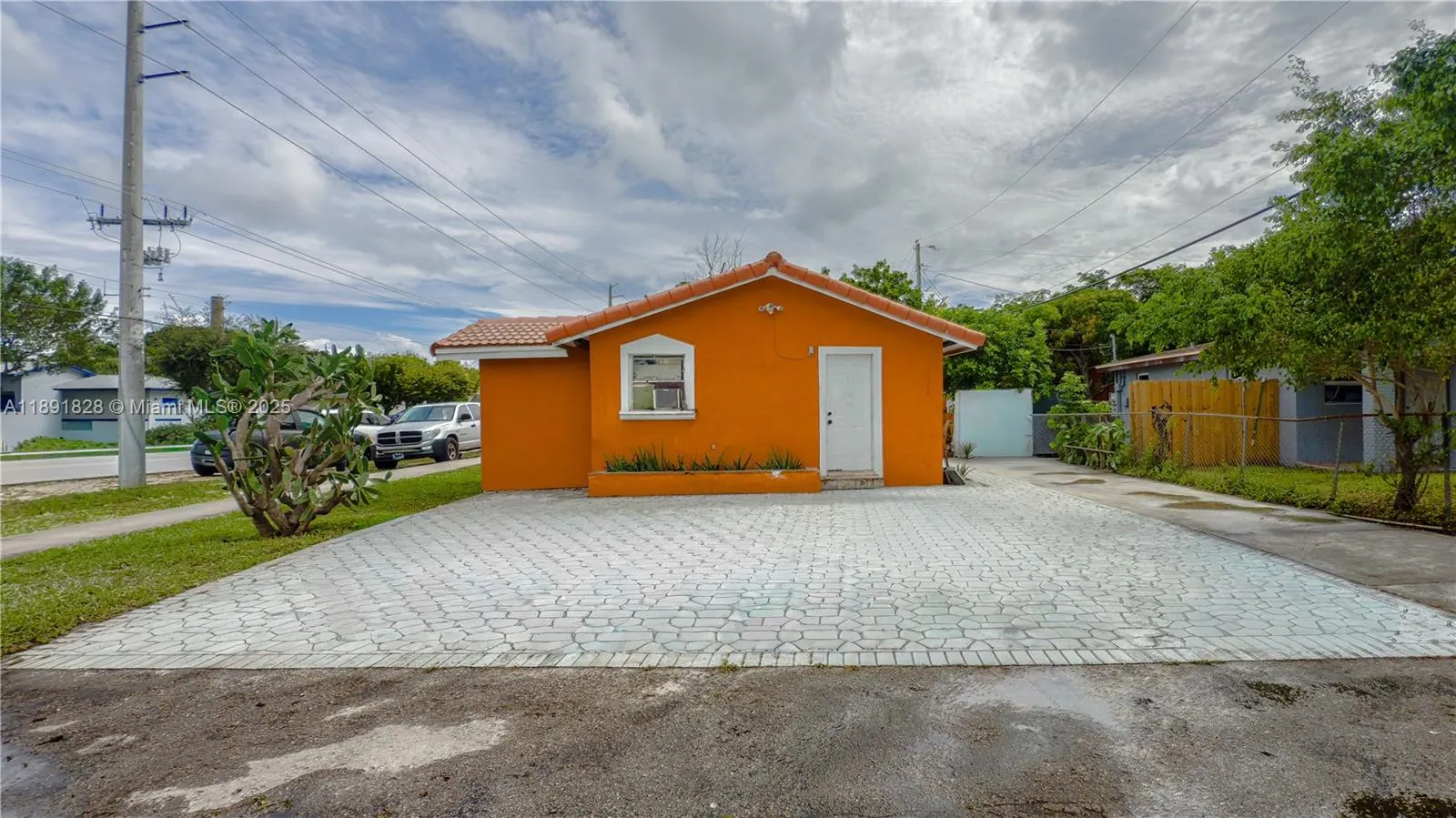 2112 NW 5th St, Pompano Beach FL 33069
