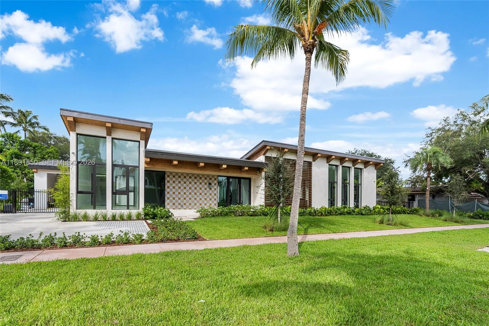 6716 San Vicente St, Coral Gables FL 33146