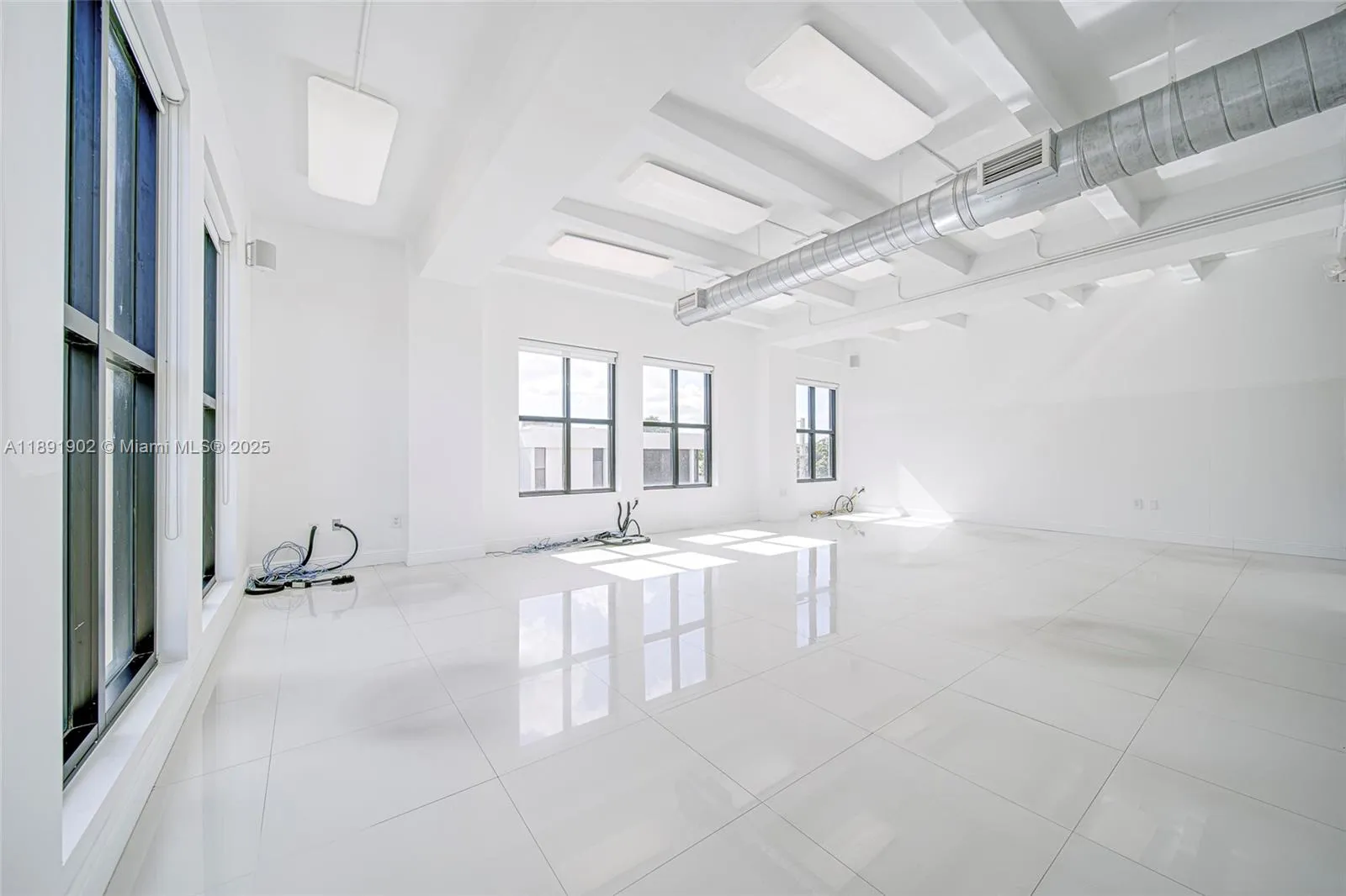 814 Ponce De Leon Blvd # 304, Coral Gables FL 33134
