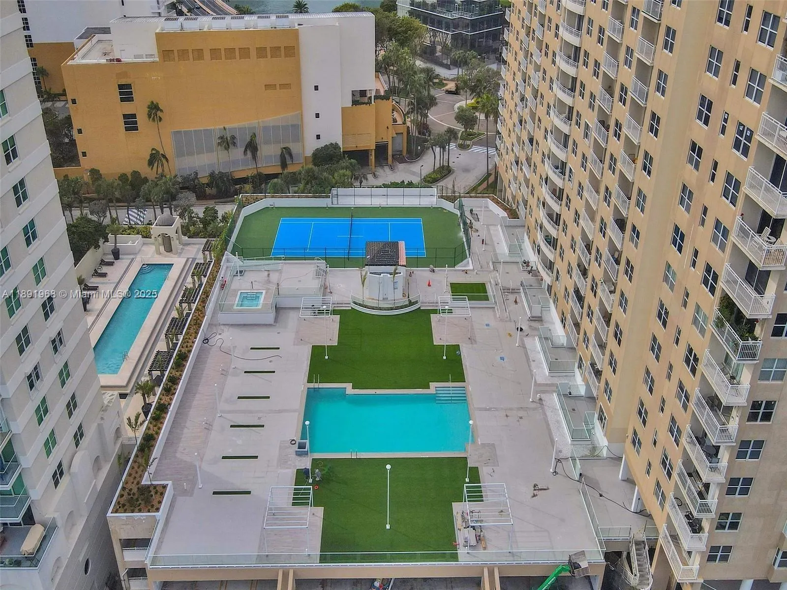 1 bedroom 1 bath for sale at 770 Claughton Island Dr # 1012, Miami FL 33131
