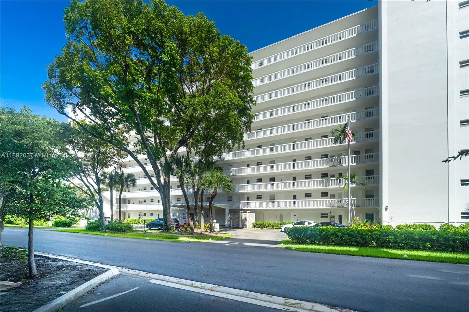 2555 NE 11th St # 310, Fort Lauderdale FL 33304