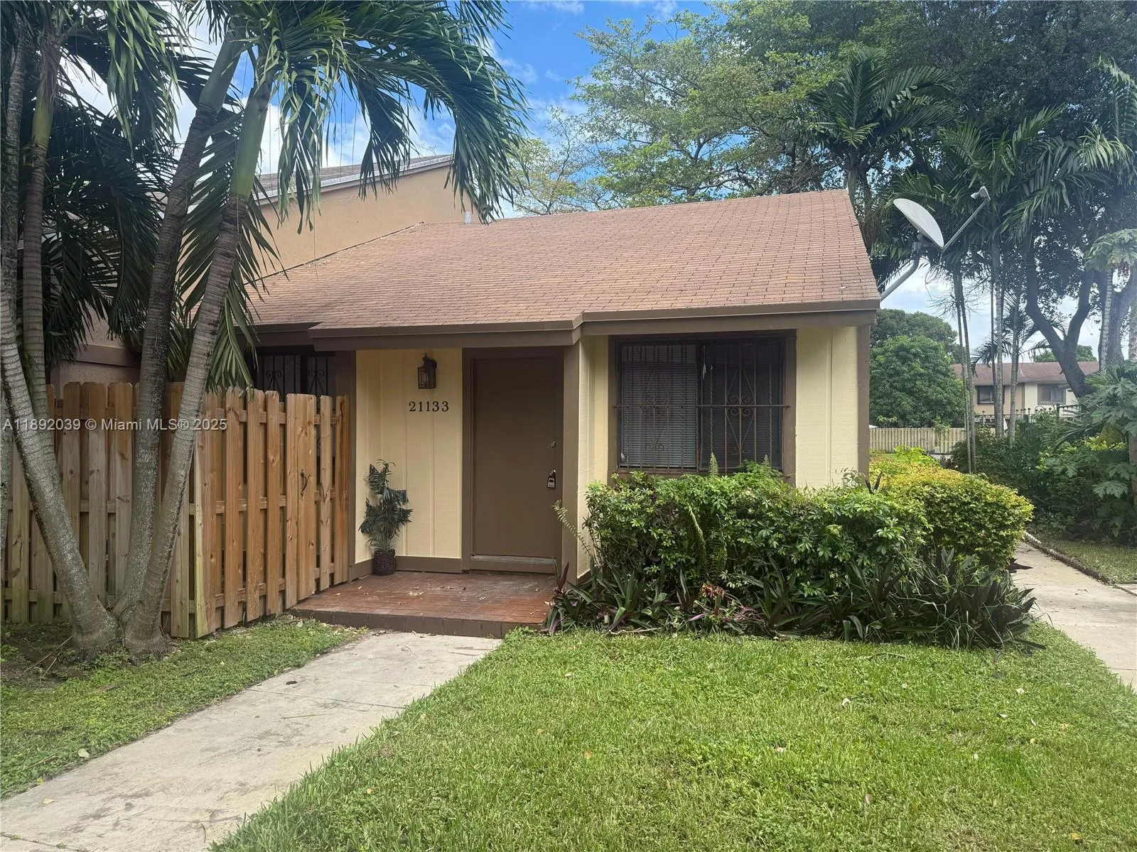 2 bedroom 2 bath for sale at 21133 NE 4th Ct, Miami FL 33179