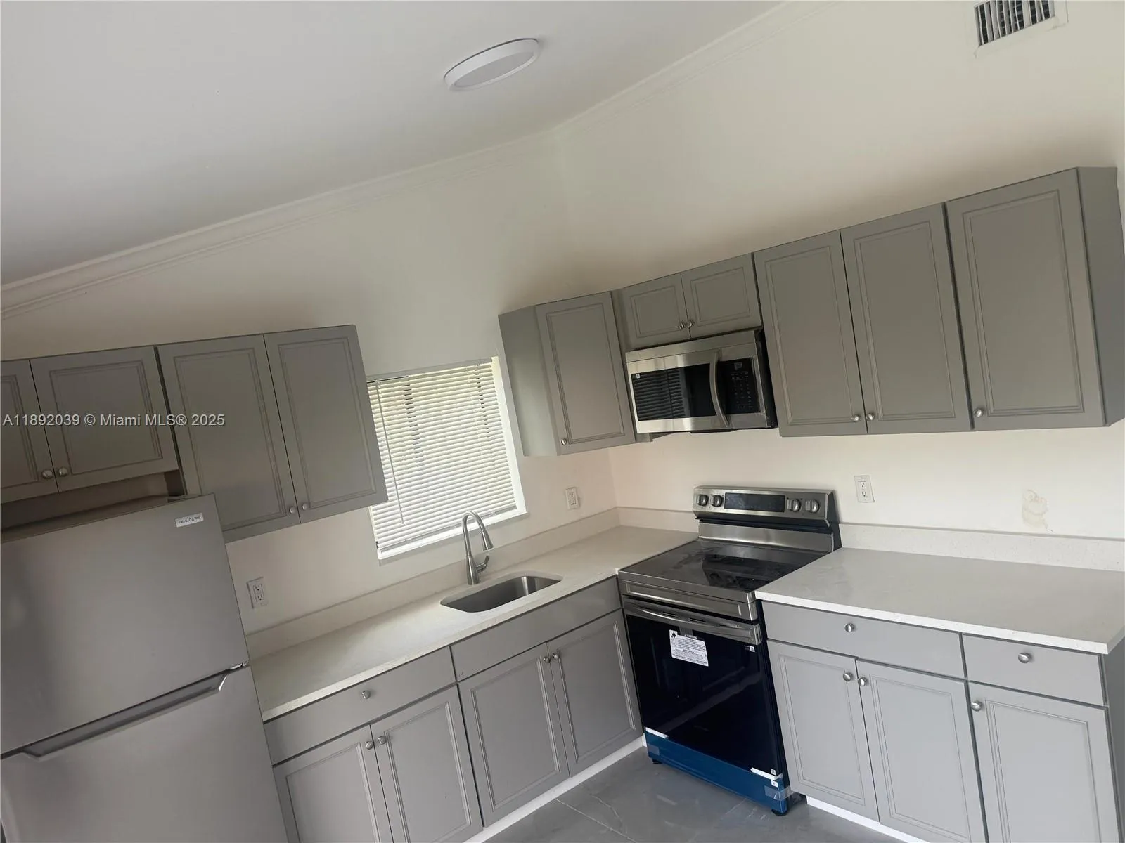 21133 NE 4th Ct, Miami FL 33179