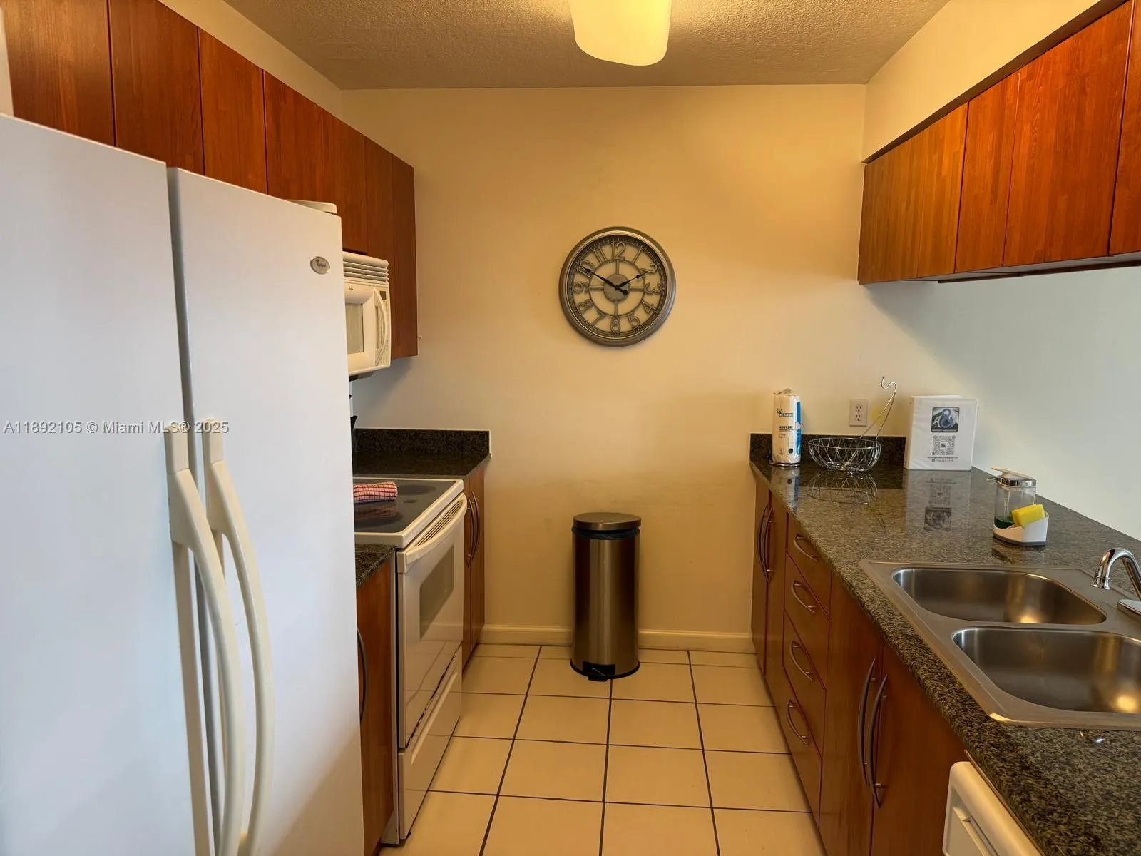1 bedroom 1 bath for sale at 1200 Brickell Bay Dr # 1919, Miami FL 33131