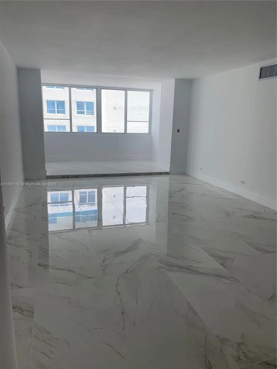 5005 Collins Ave, Miami Beach FL 33140